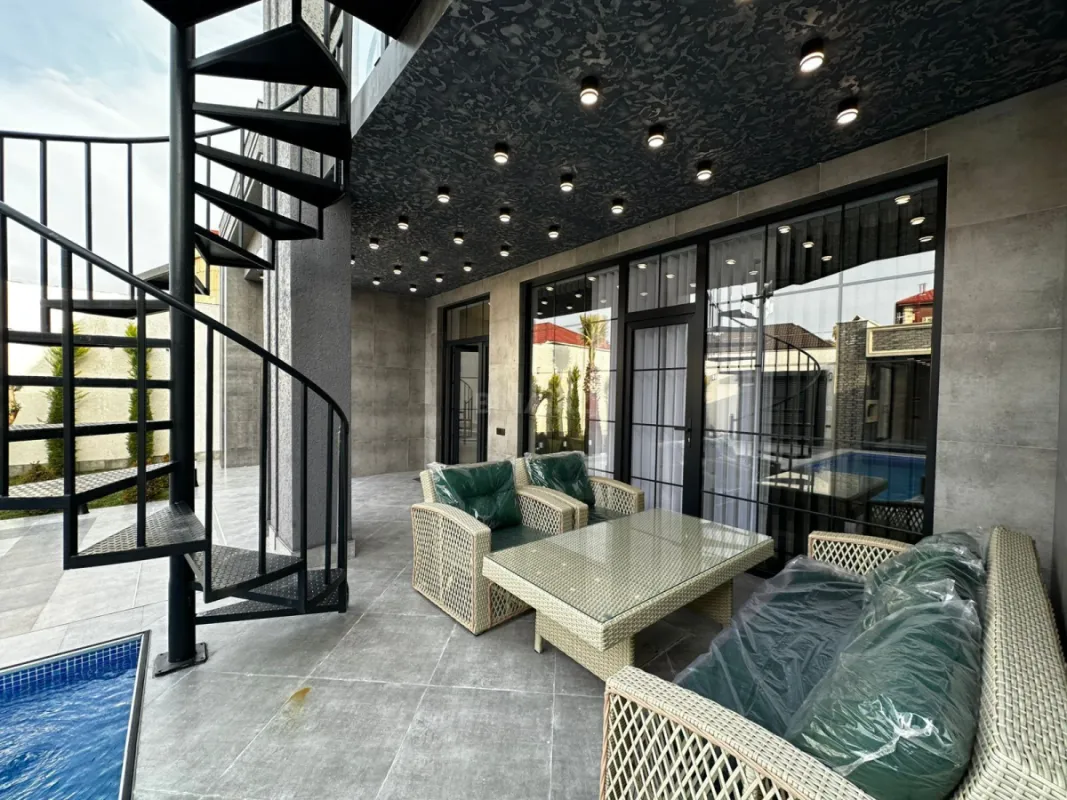 Satılır 5 otaqlı həyət evi 180 m²