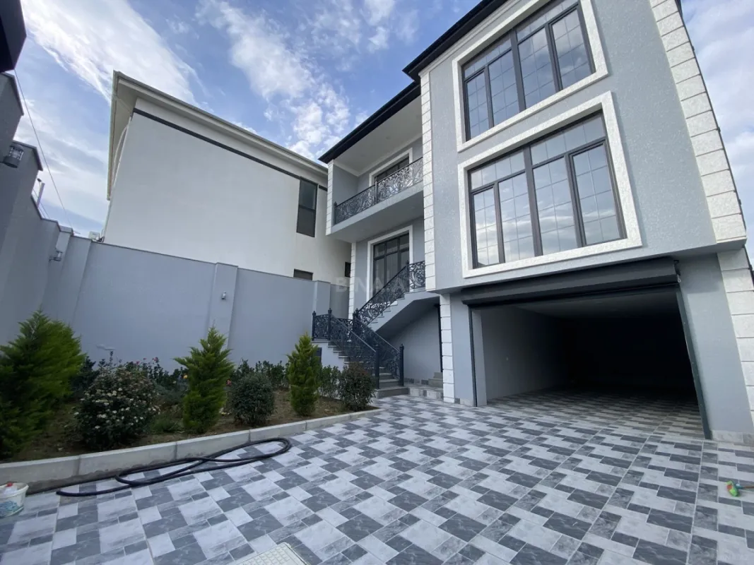 Satılır 4 otaqlı həyət evi 300 m²