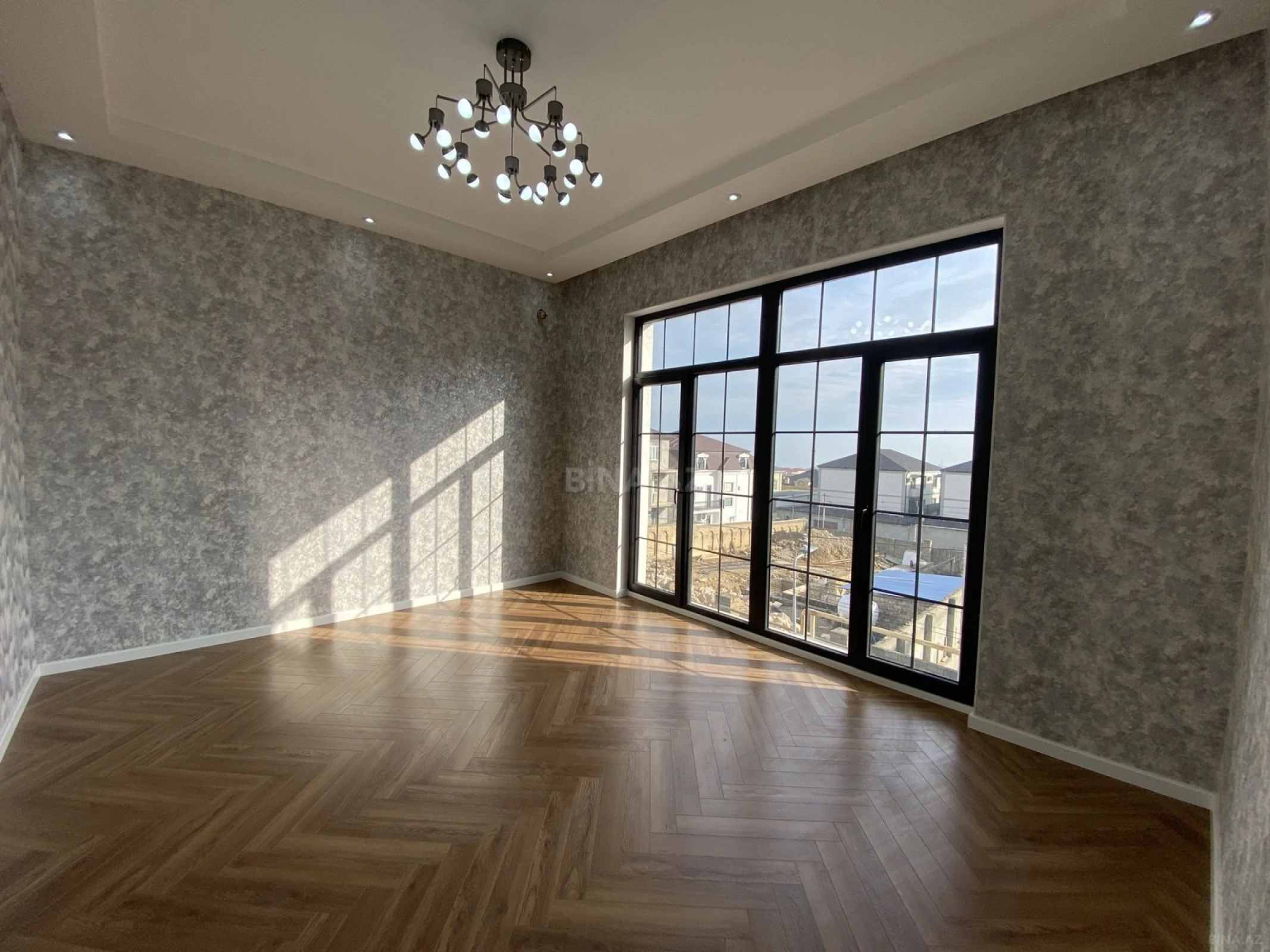 Satılır 4 otaqlı həyət evi 300 m²