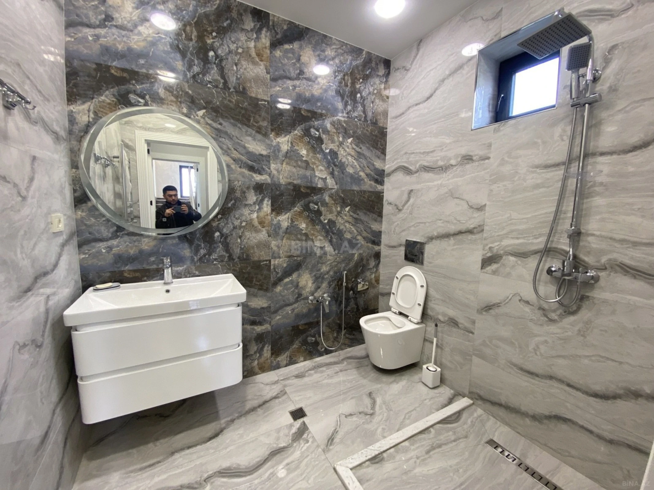 Satılır 4 otaqlı həyət evi 300 m²