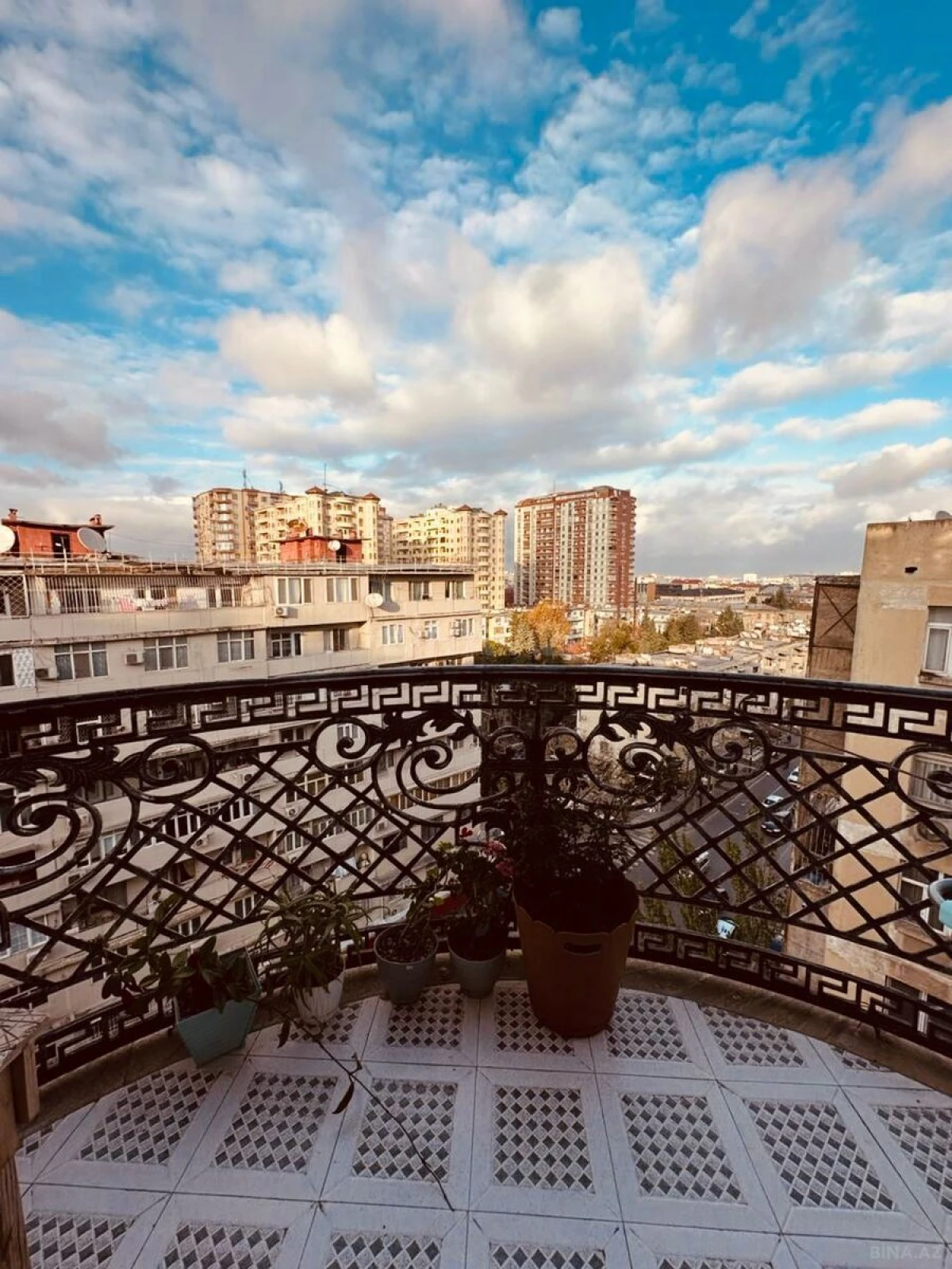Satılır 4 otaqlı mənzil 210.5 m²