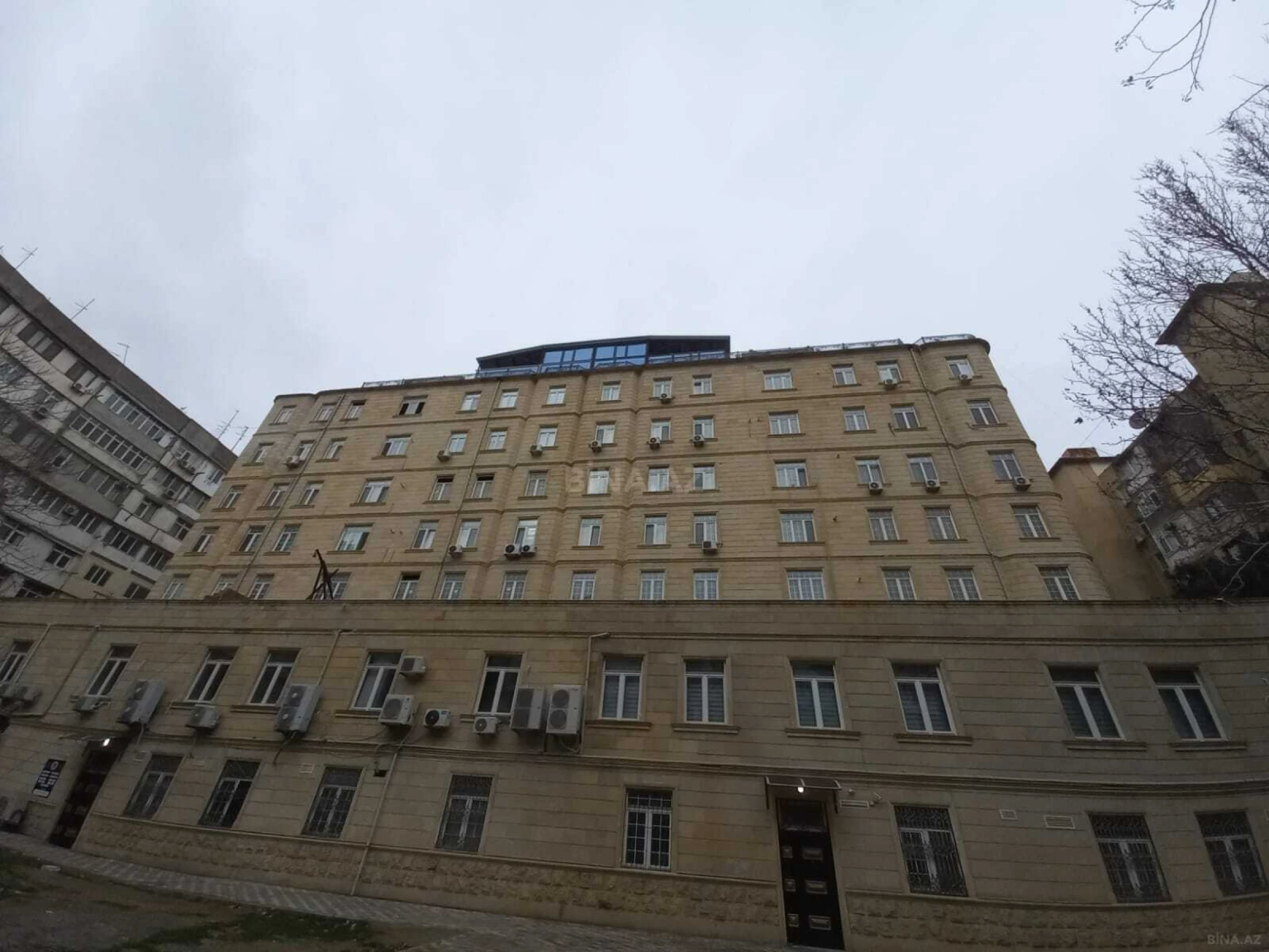 Satılır 4 otaqlı mənzil 210.5 m²