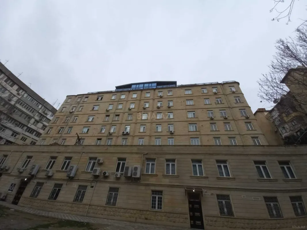 Satılır 4 otaqlı mənzil 210.5 m²