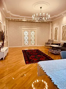Satılır 4 otaqlı mənzil 210.5 m²