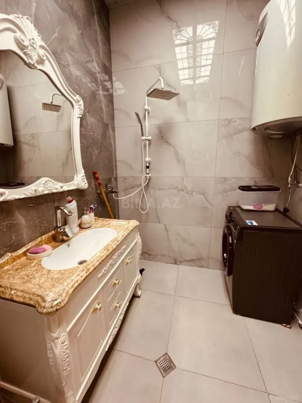 Satılır 4 otaqlı mənzil 210.5 m²