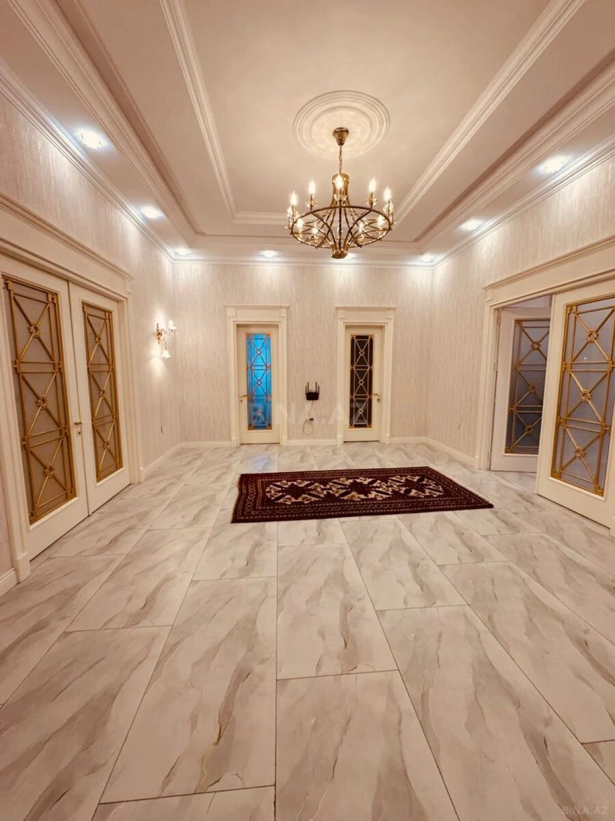Satılır 4 otaqlı mənzil 210.5 m²