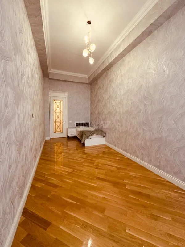 Satılır 4 otaqlı mənzil 210.5 m²