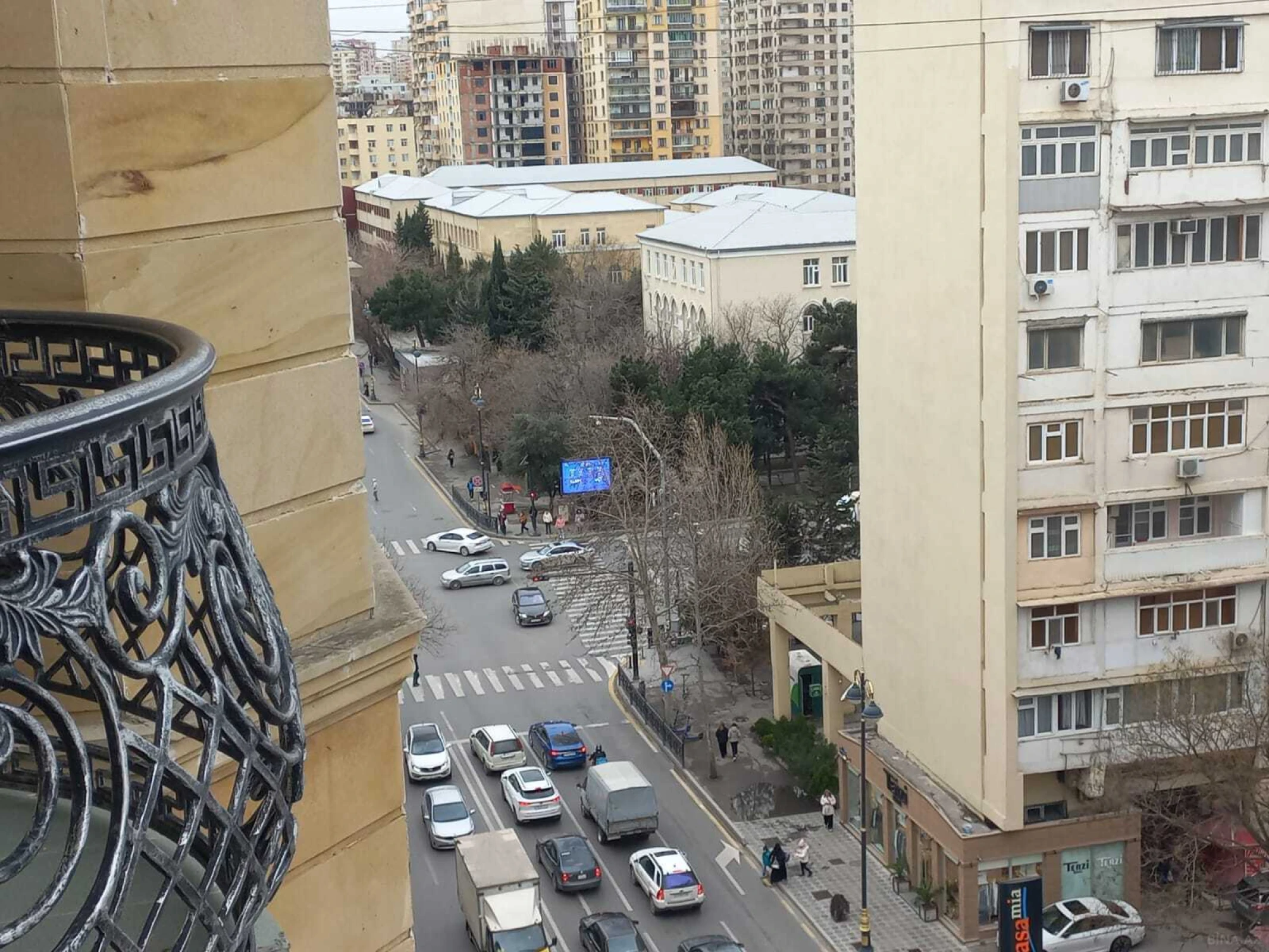 Satılır 4 otaqlı mənzil 210.5 m²