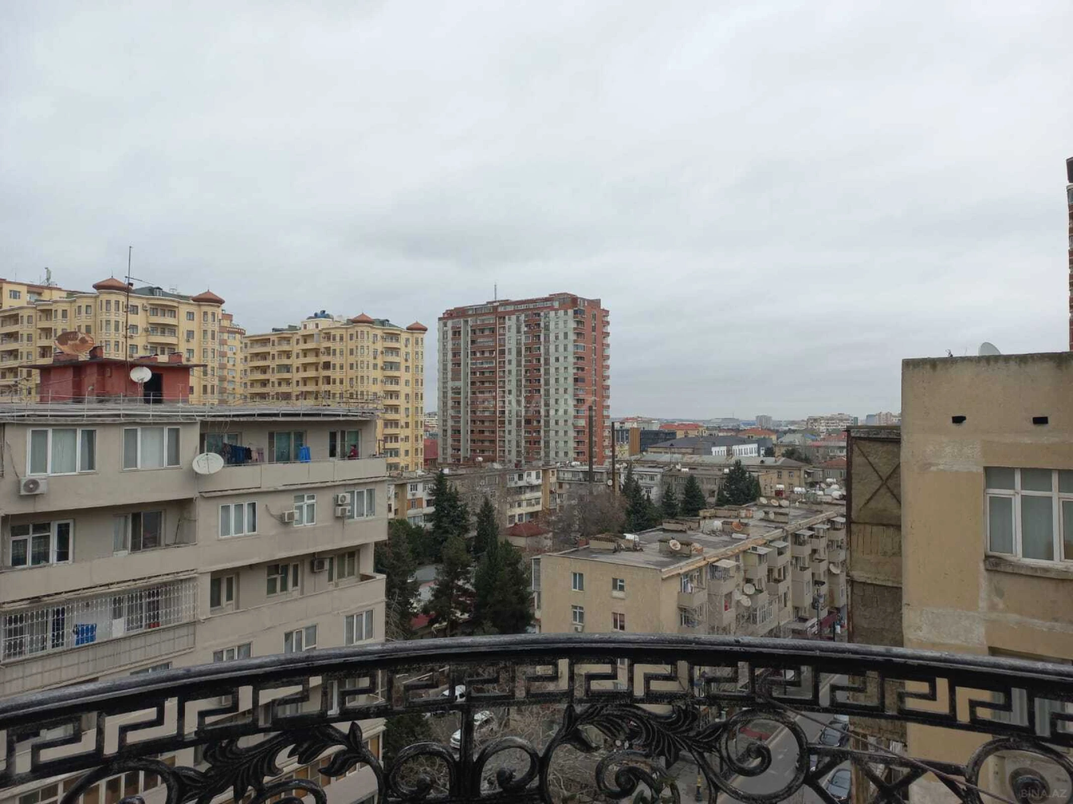 Satılır 4 otaqlı mənzil 210.5 m²