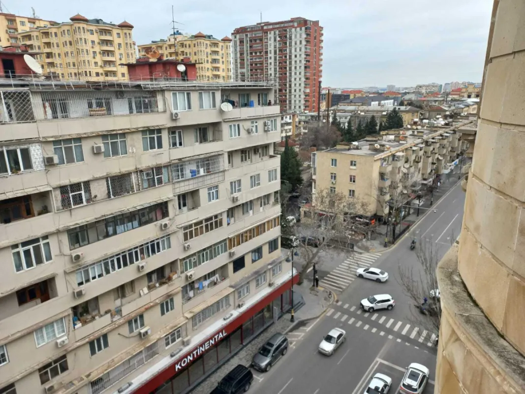 Satılır 4 otaqlı mənzil 210.5 m²