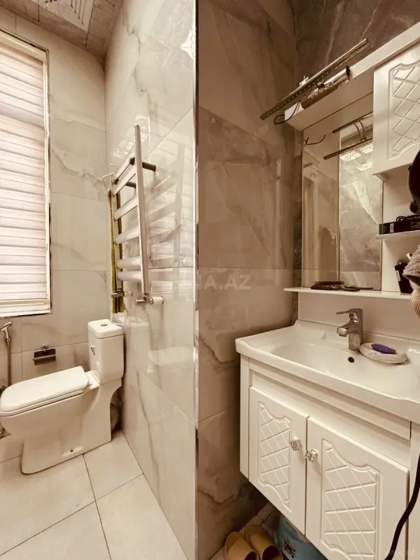 Satılır 4 otaqlı mənzil 210.5 m²