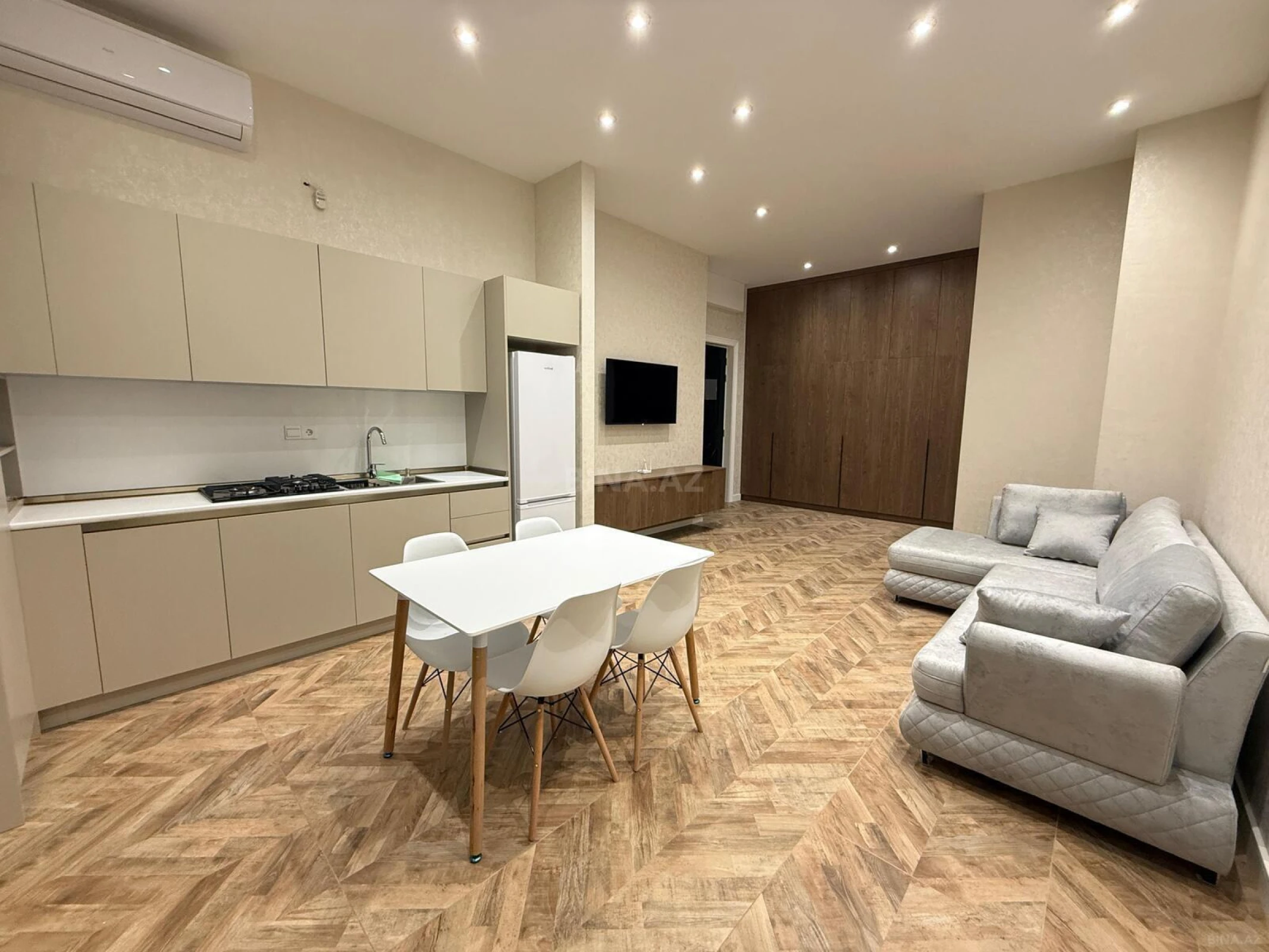 Kirayə verilir 2 otaqlı mənzil 66 m²
