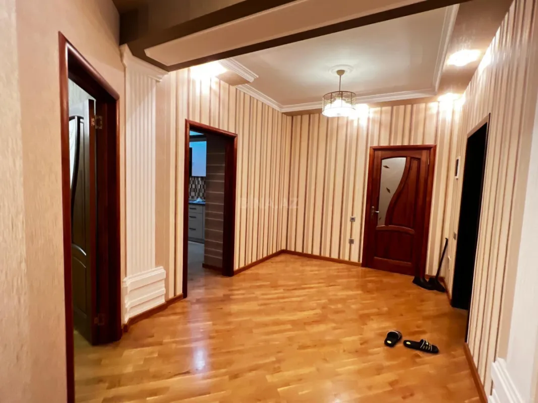 Satılır 3 otaqlı mənzil 134 m²
