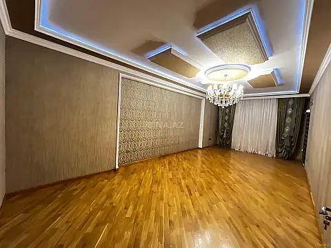 Satılır 3 otaqlı mənzil 134 m²