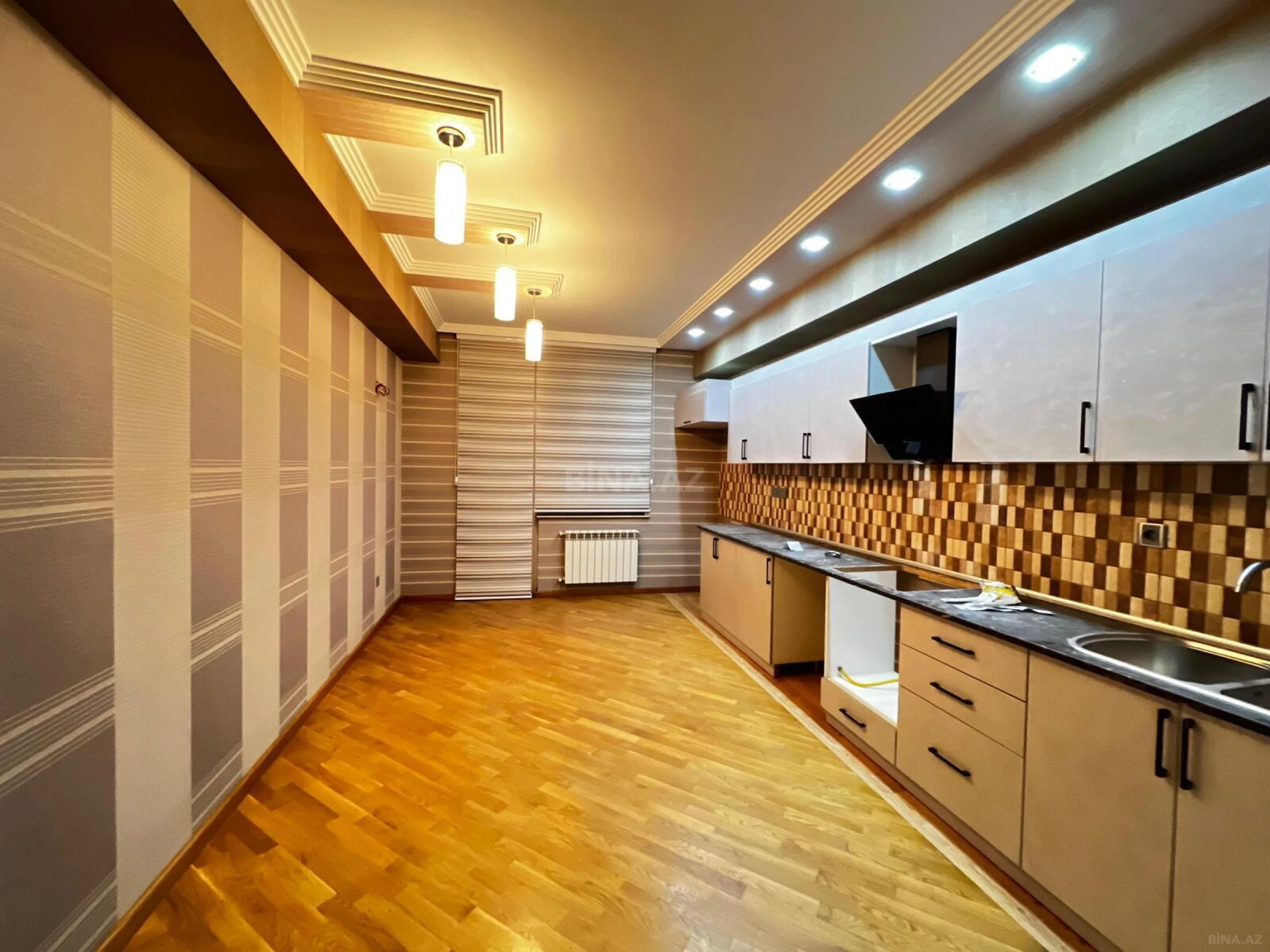 Satılır 3 otaqlı mənzil 134 m²