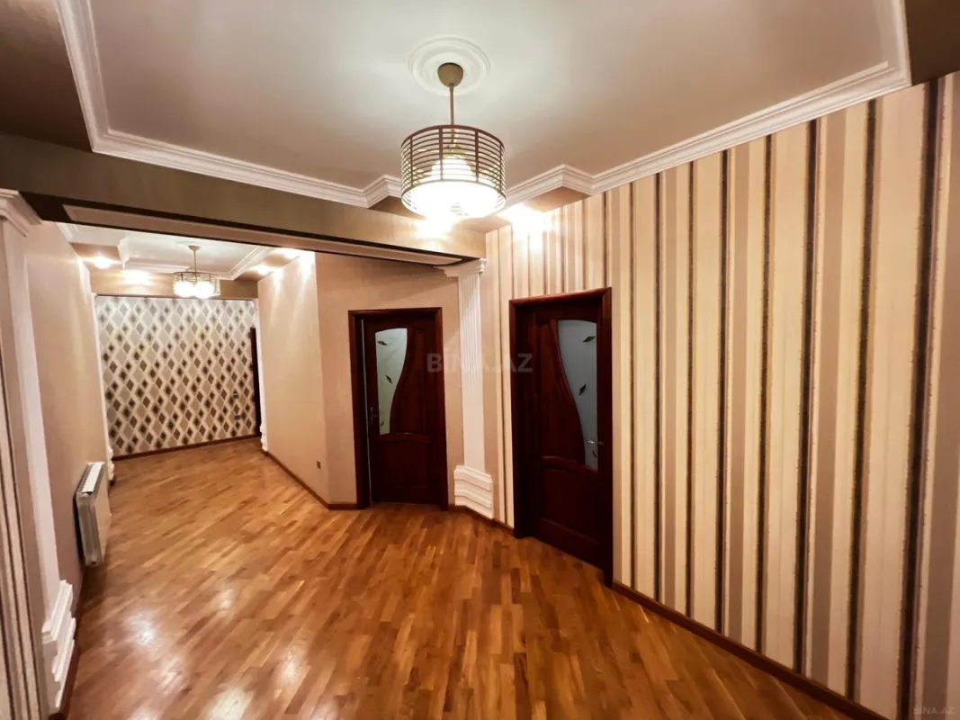 Satılır 3 otaqlı mənzil 134 m²