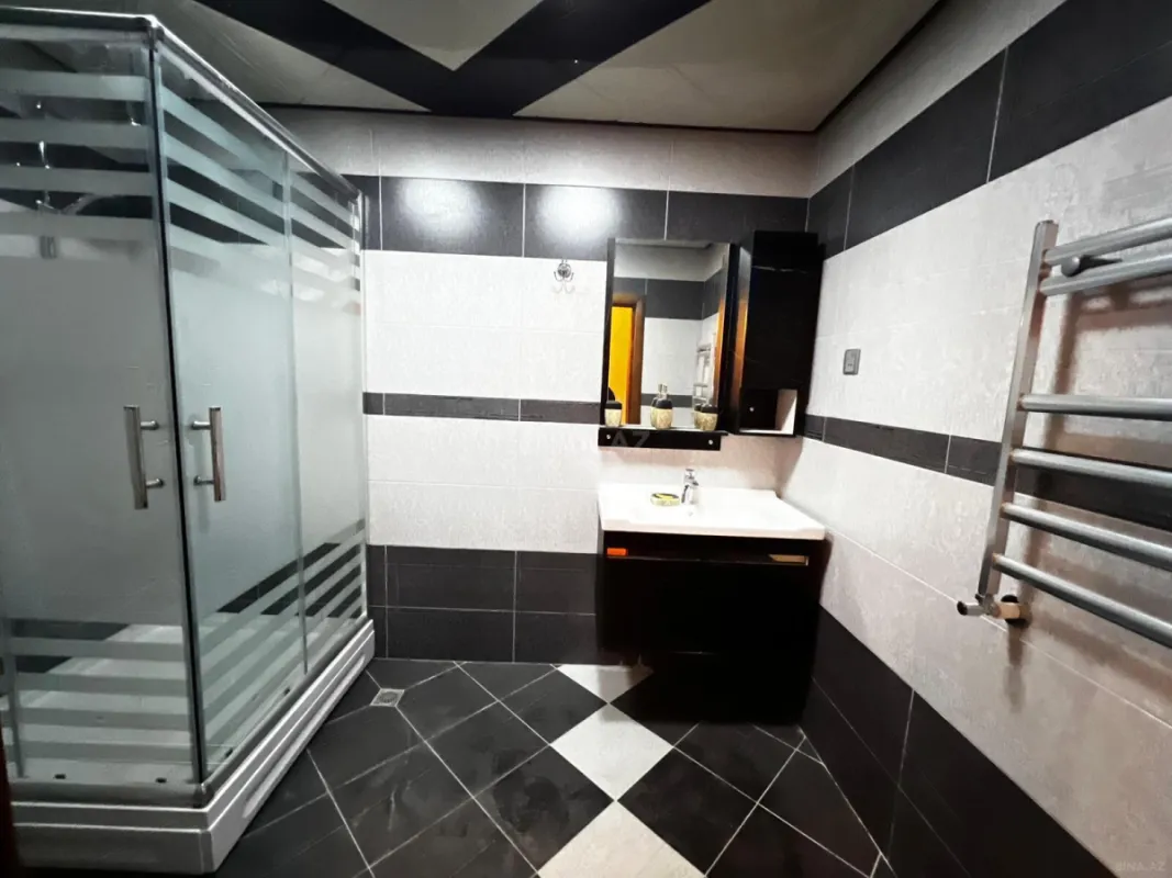 Satılır 3 otaqlı mənzil 134 m²