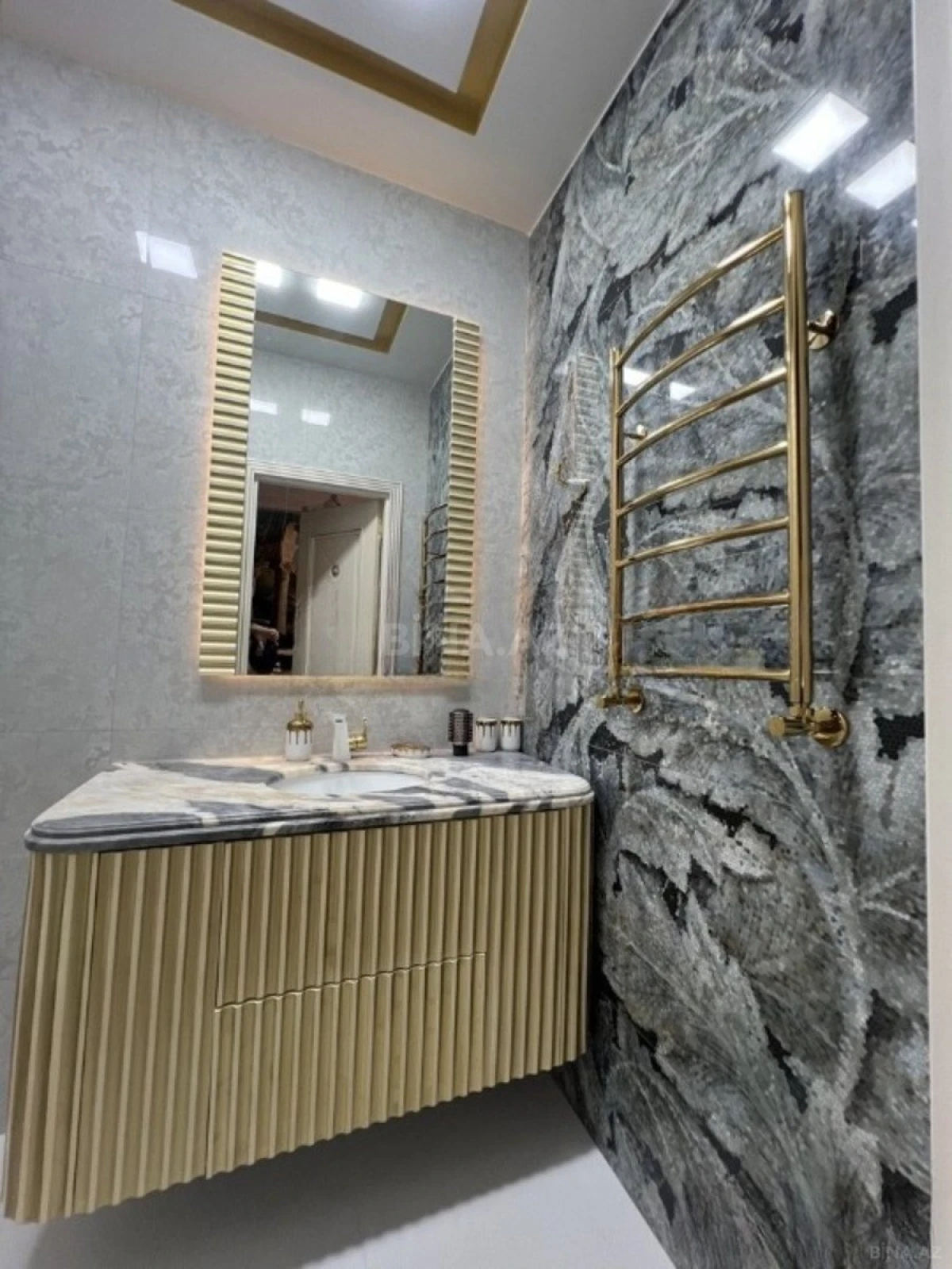 Satılır 3 otaqlı mənzil 115 m²