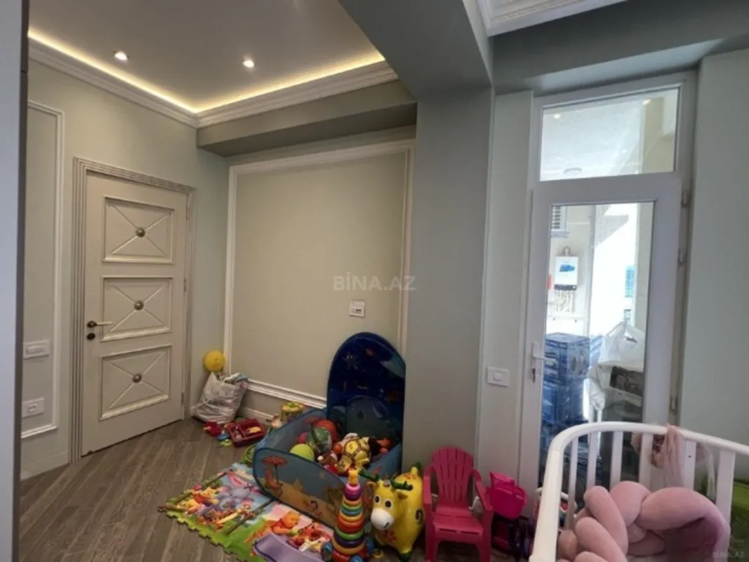 Satılır 3 otaqlı mənzil 115 m²