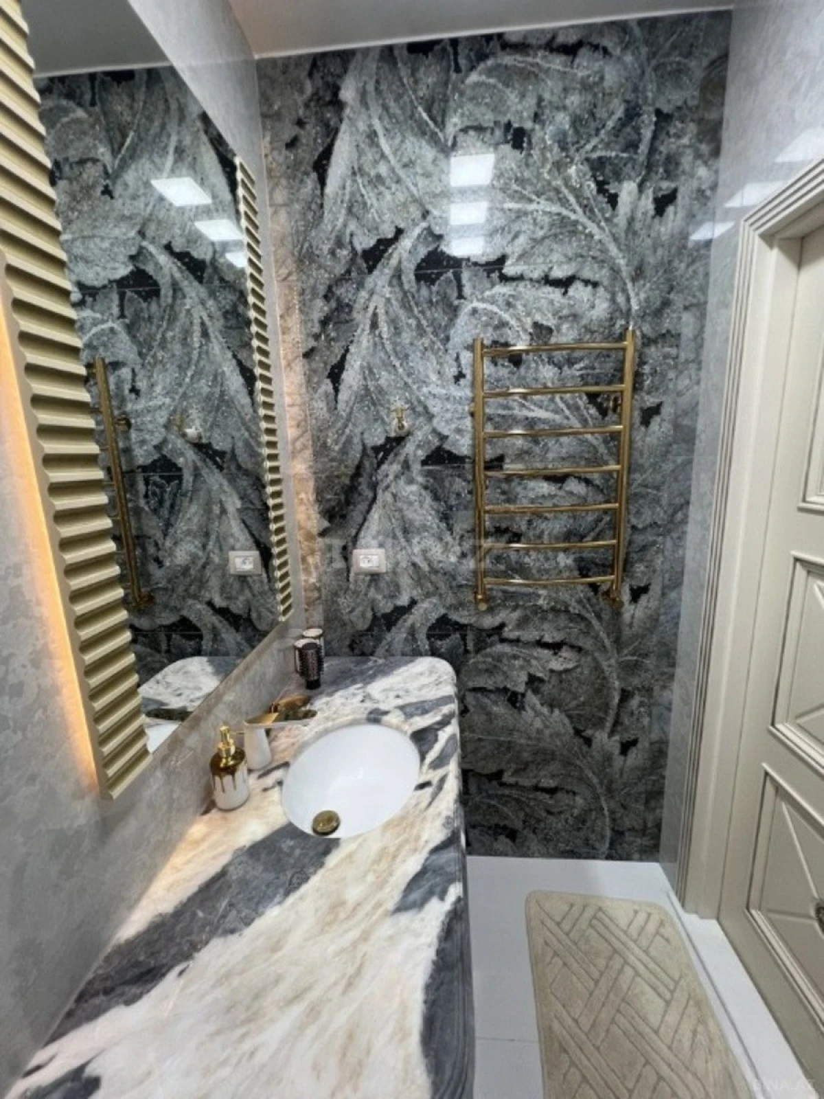Satılır 3 otaqlı mənzil 115 m²