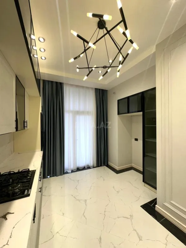 Satılır 3 otaqlı mənzil 132 m²