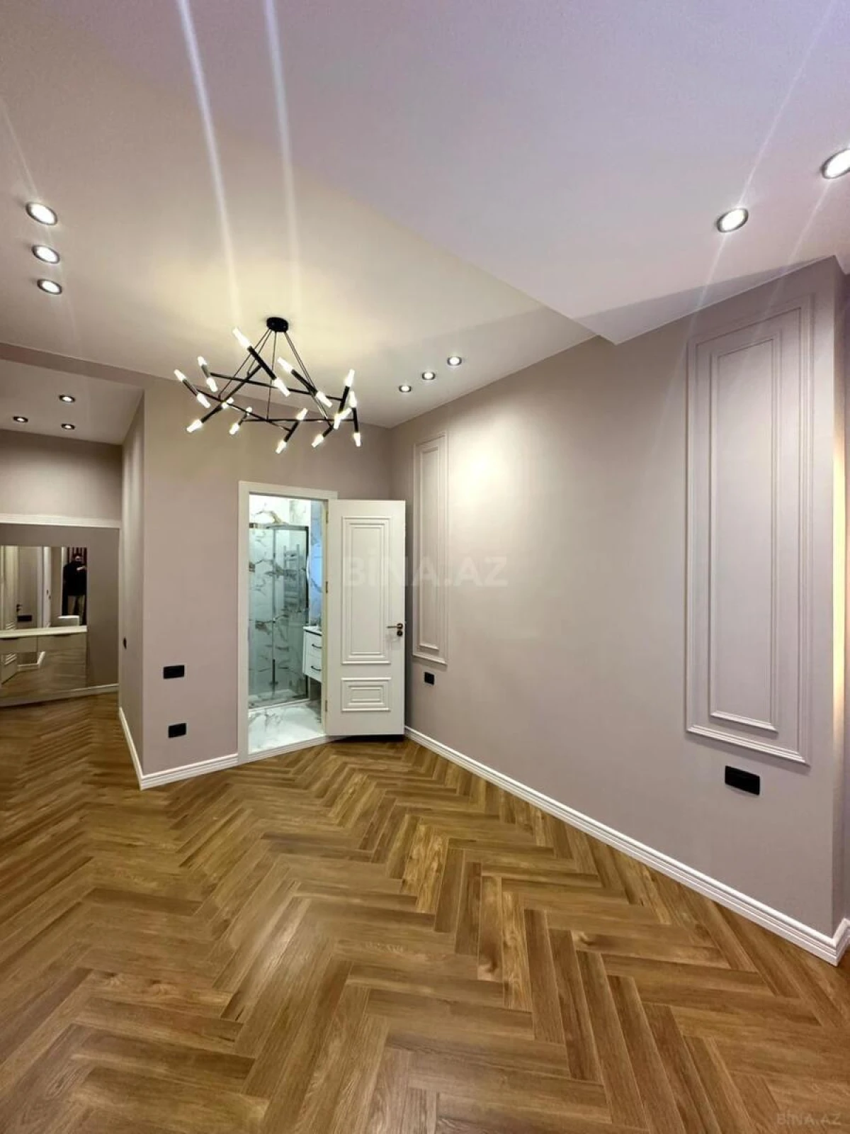 Satılır 3 otaqlı mənzil 132 m²