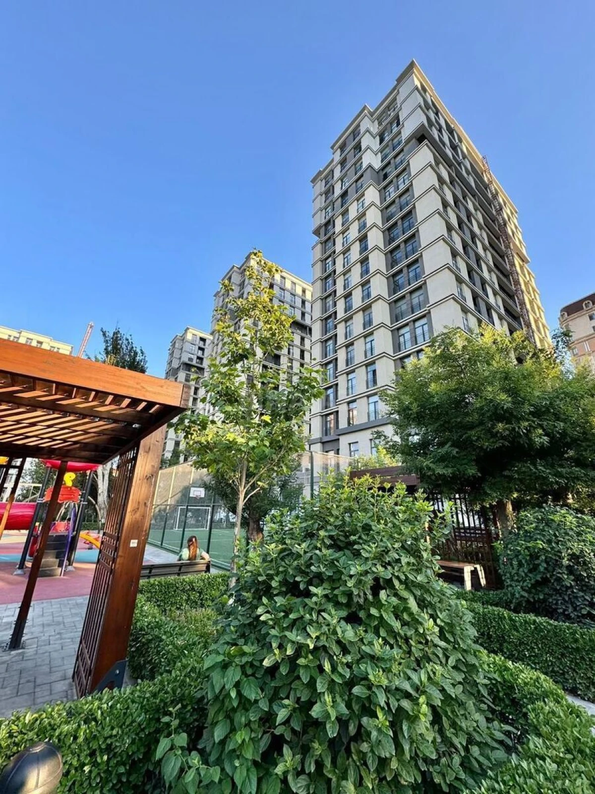 Satılır 3 otaqlı mənzil 132 m²