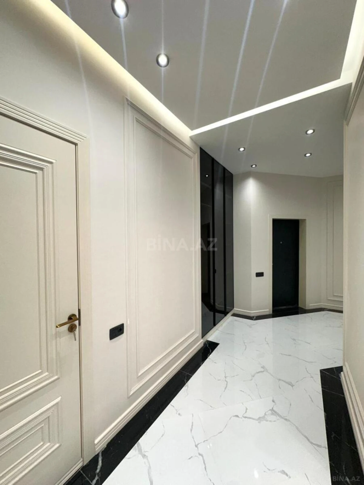Satılır 3 otaqlı mənzil 132 m²