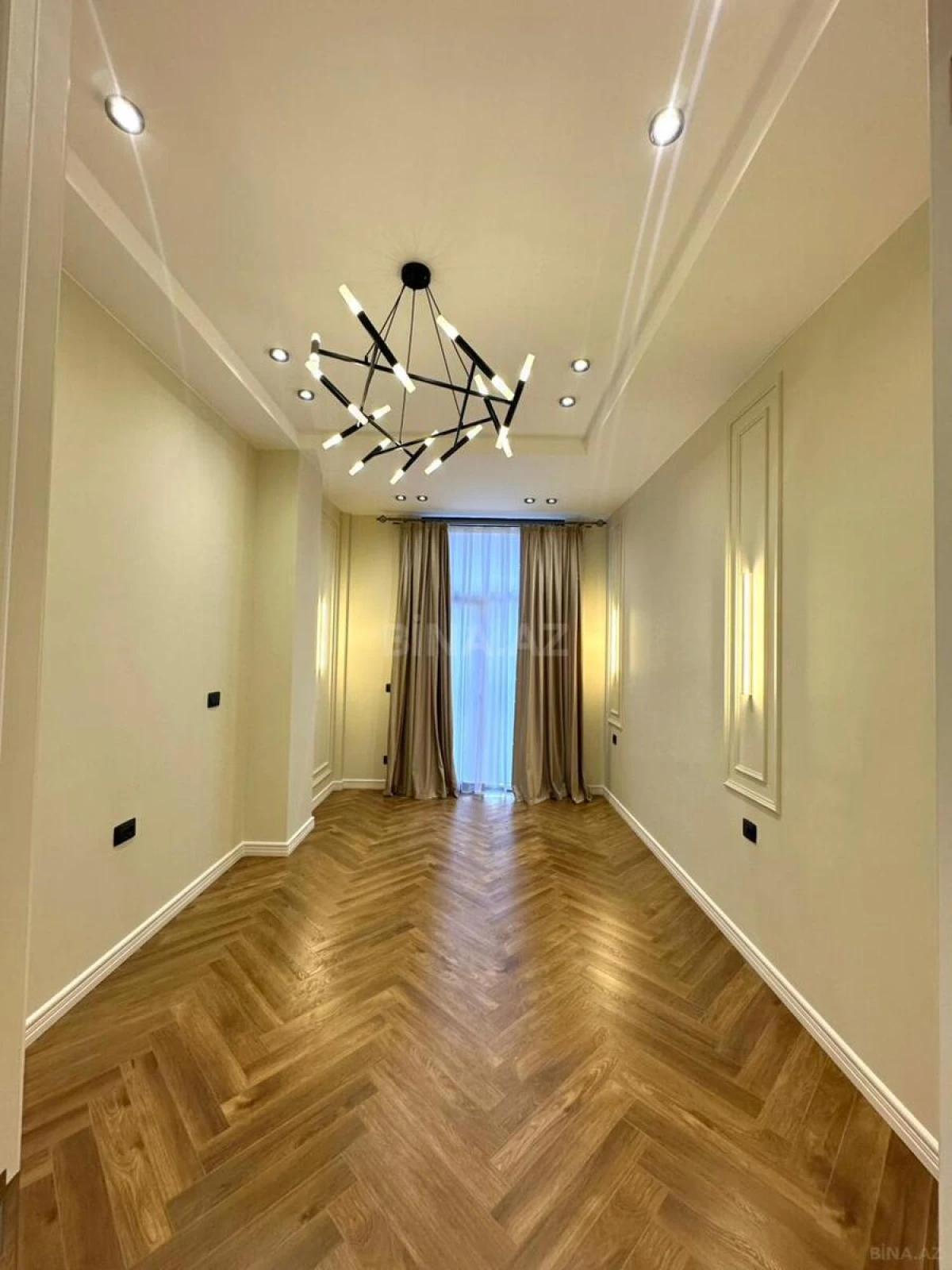 Satılır 3 otaqlı mənzil 132 m²