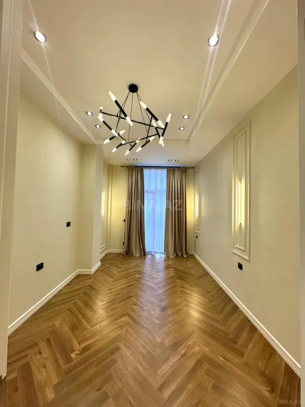 Satılır 3 otaqlı mənzil 132 m²