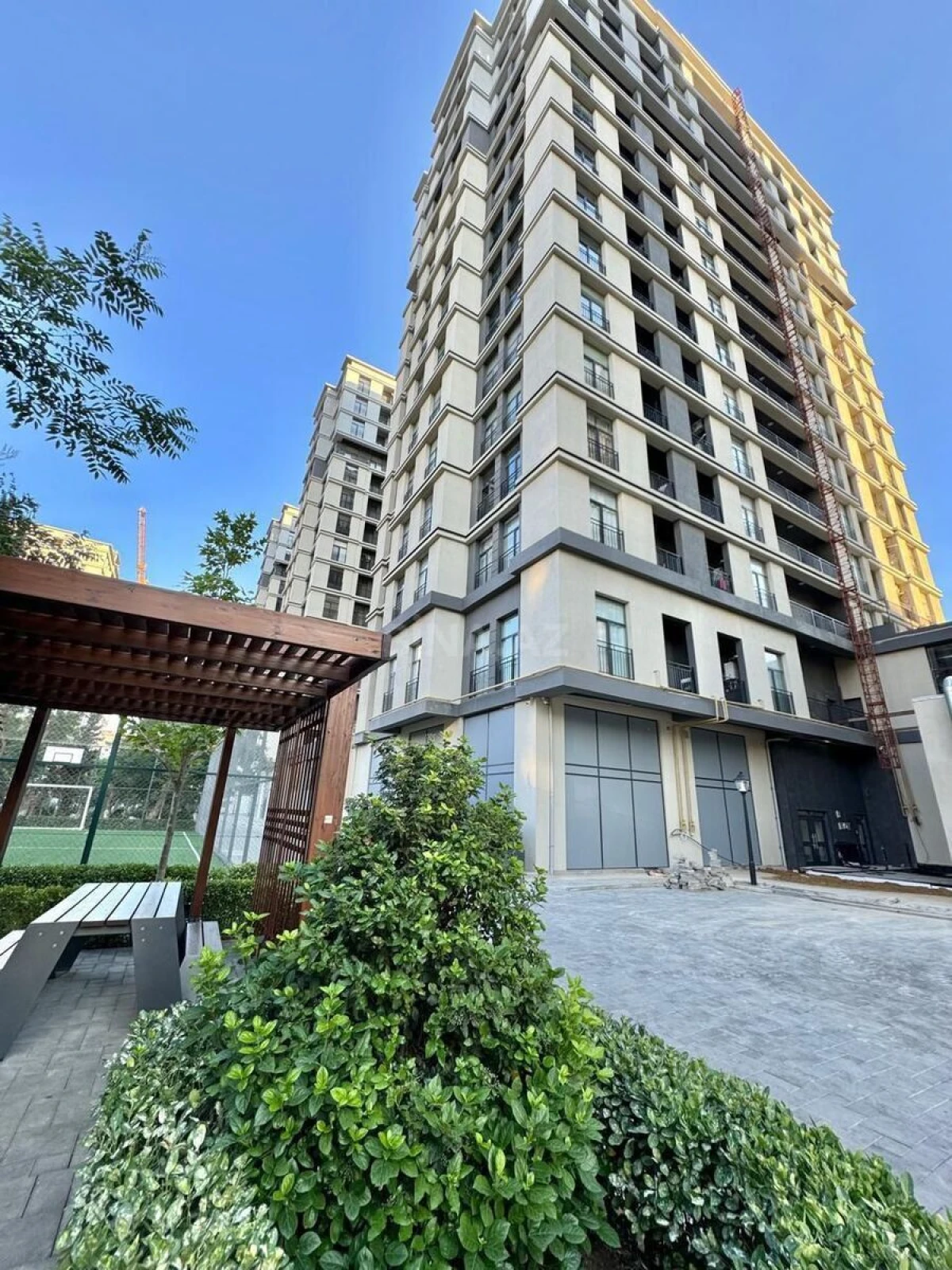 Satılır 3 otaqlı mənzil 132 m²