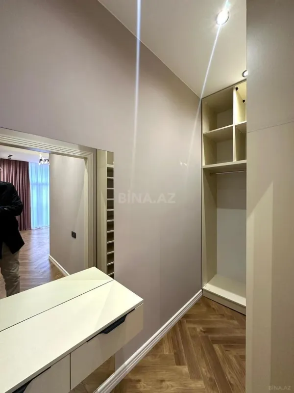 Satılır 3 otaqlı mənzil 132 m²