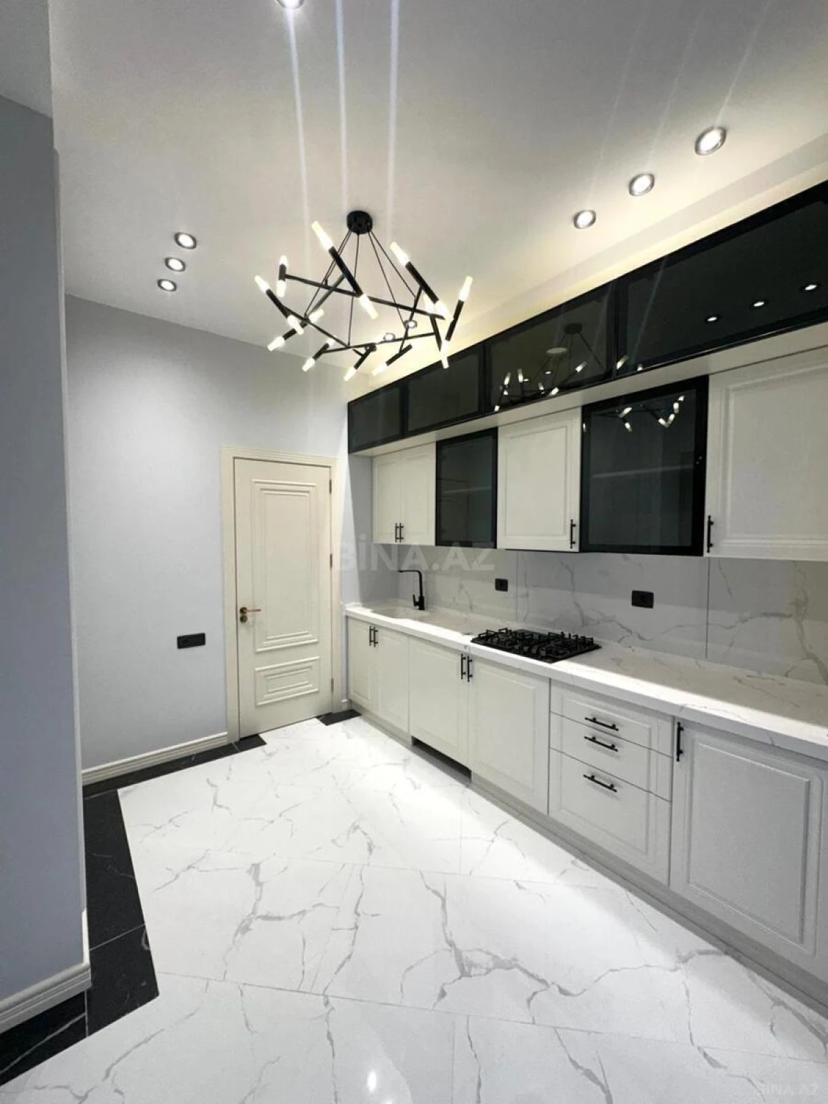 Satılır 3 otaqlı mənzil 132 m²