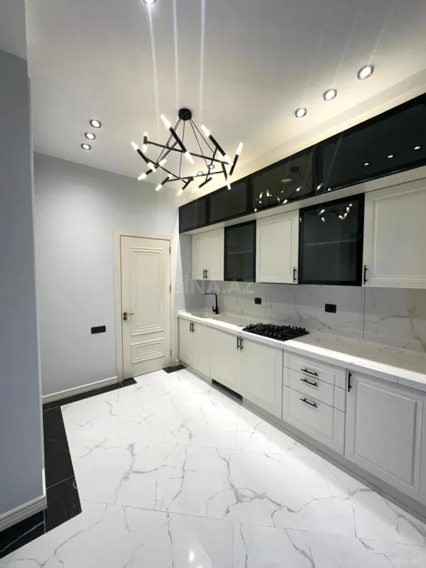 Satılır 3 otaqlı mənzil 132 m²