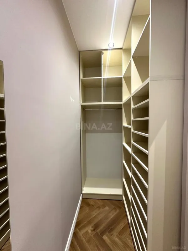 Satılır 3 otaqlı mənzil 132 m²