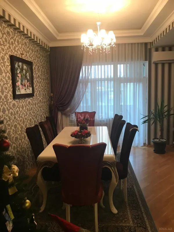 Satılır 4 otaqlı mənzil 138 m²