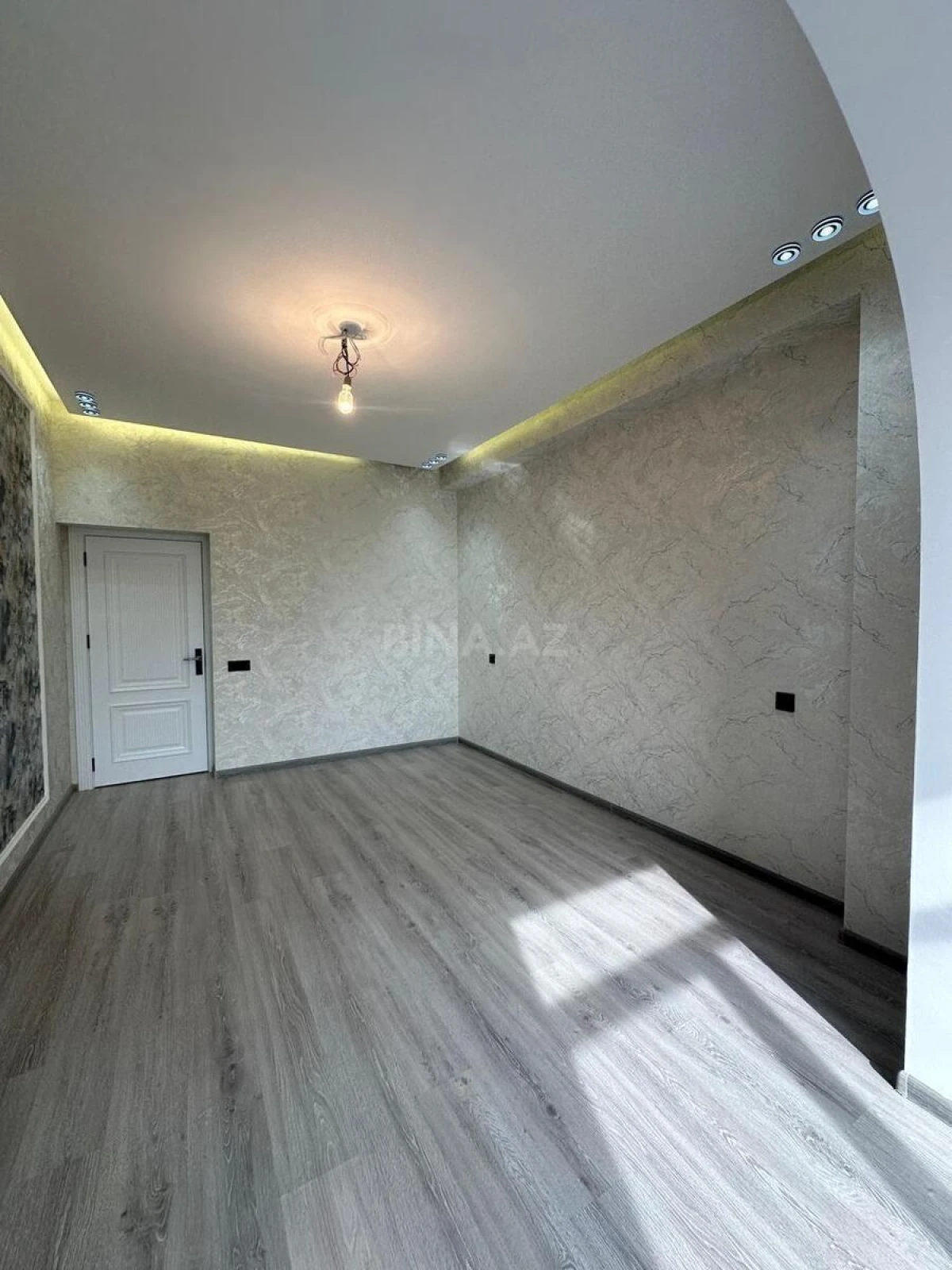 Satılır 2 otaqlı mənzil 66 m²