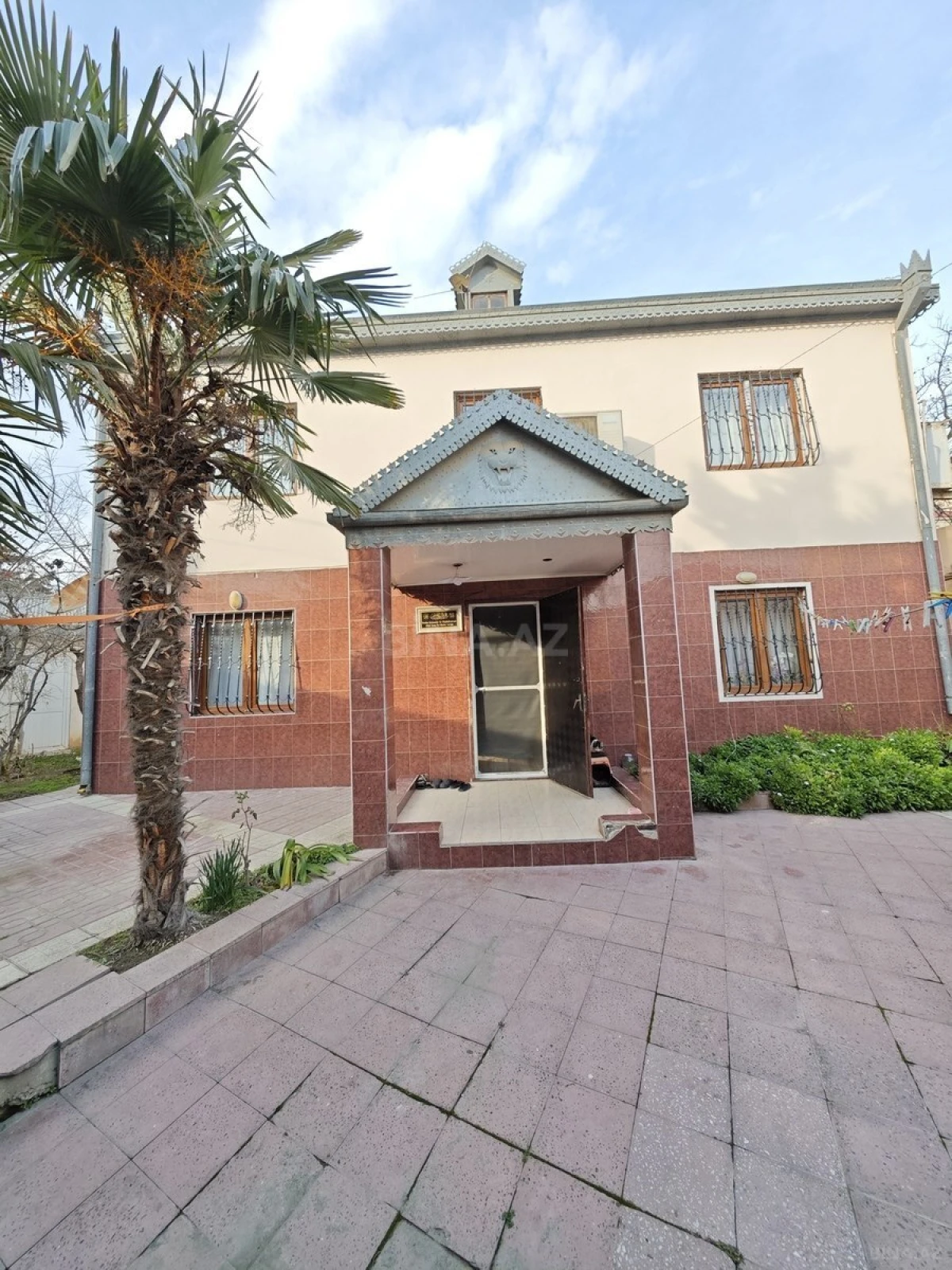Satılır 5 otaqlı həyət evi 180 m²