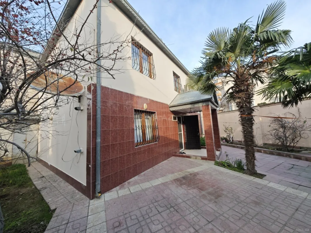 Satılır 5 otaqlı həyət evi 180 m²