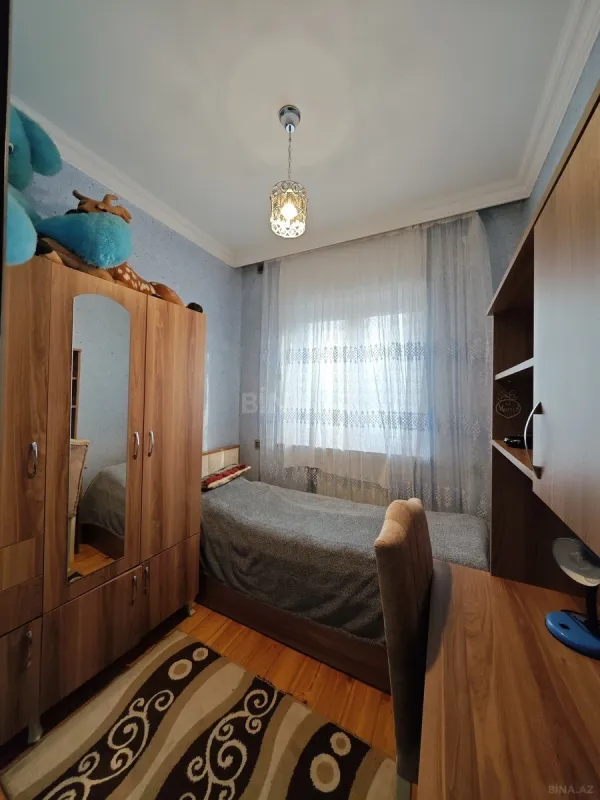 Satılır 5 otaqlı həyət evi 180 m²