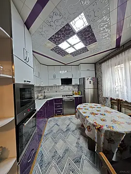 Satılır 5 otaqlı həyət evi 180 m²