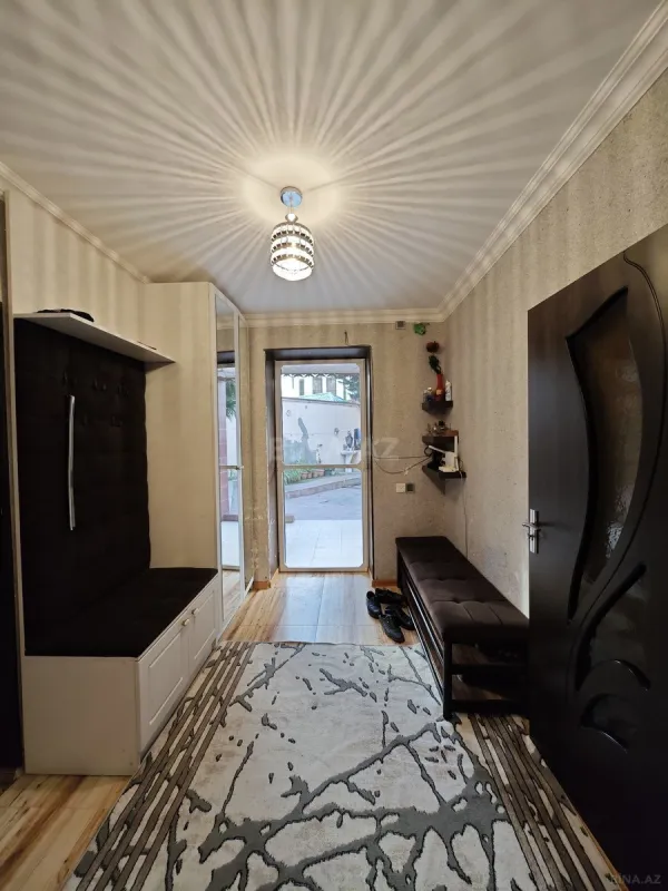 Satılır 5 otaqlı həyət evi 180 m²