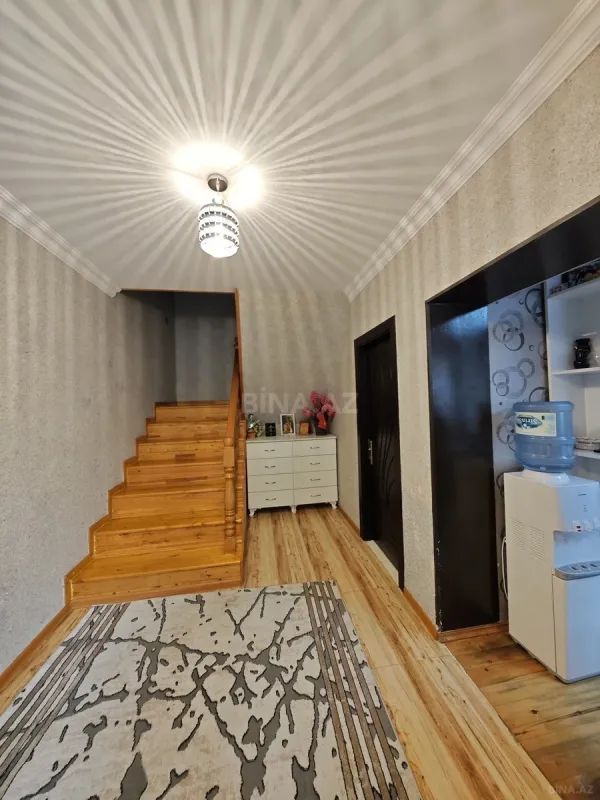 Satılır 5 otaqlı həyət evi 180 m²