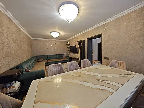 Satılır 5 otaqlı həyət evi 180 m²