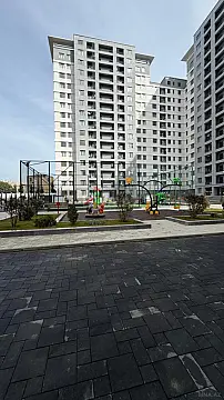 Satılır 4 otaqlı mənzil 151 m²