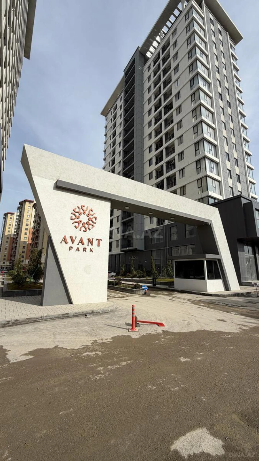 Satılır 4 otaqlı mənzil 151 m²
