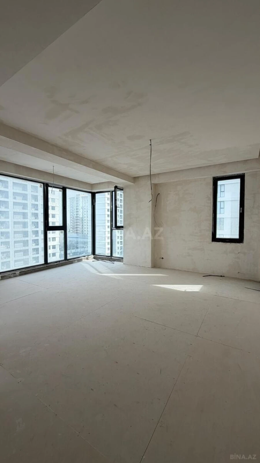 Satılır 4 otaqlı mənzil 151 m²