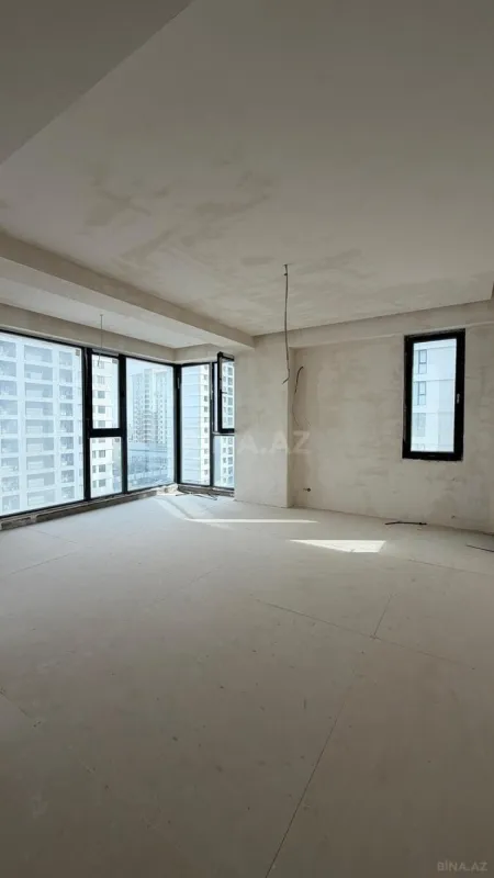 Satılır 4 otaqlı mənzil 151 m²