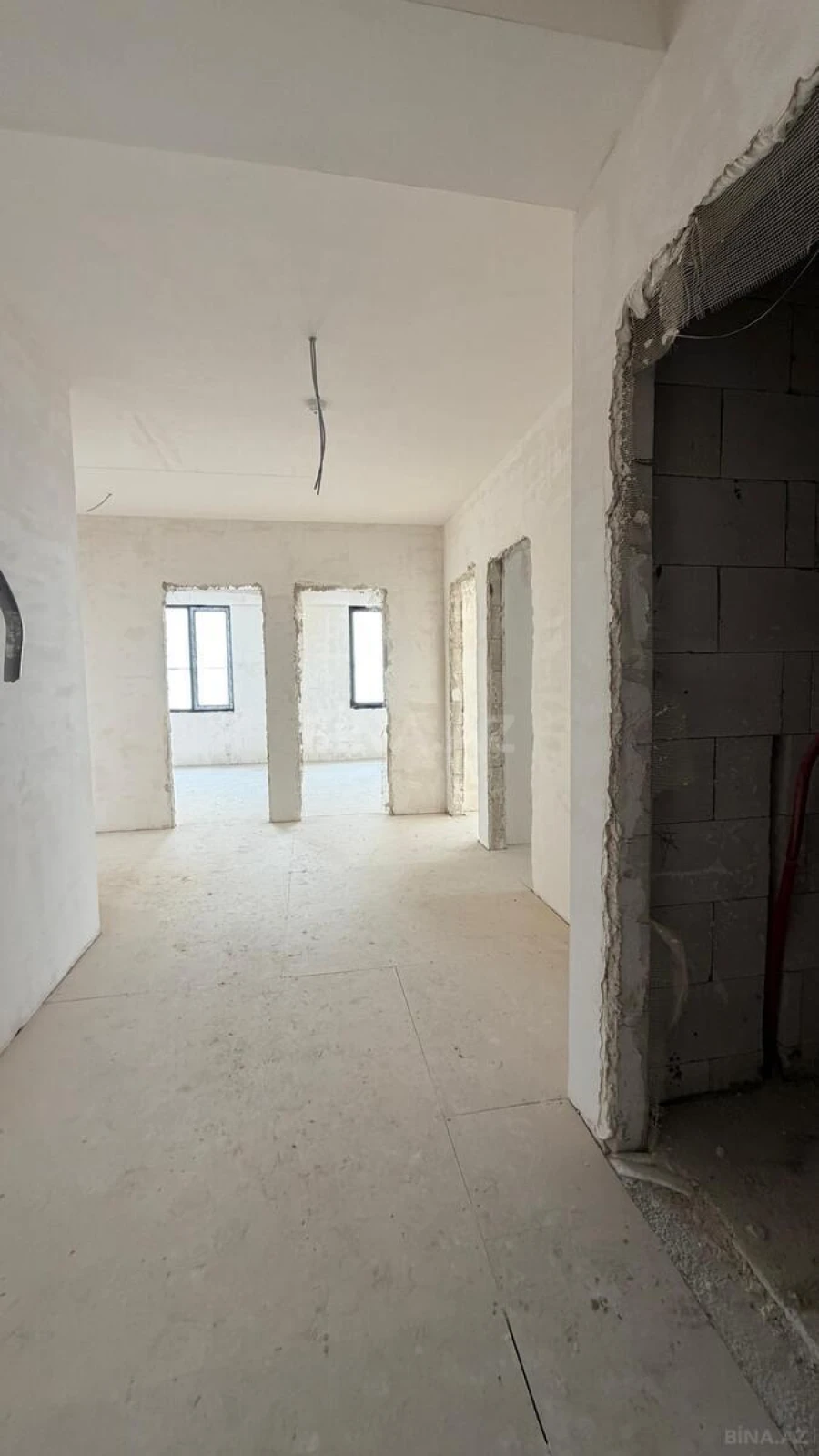 Satılır 4 otaqlı mənzil 151 m²