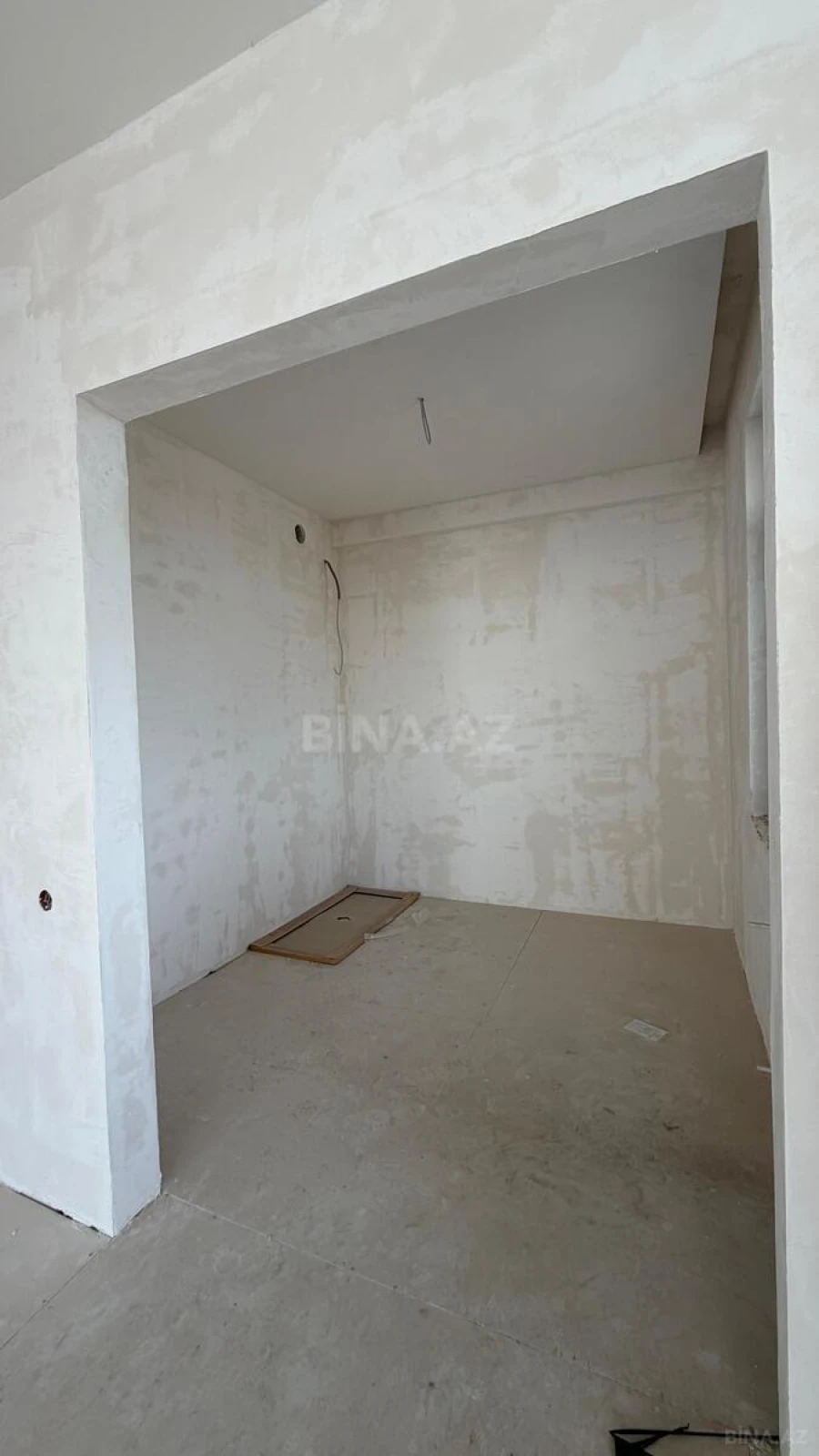 Satılır 4 otaqlı mənzil 151 m²